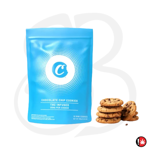 Sachet bleu COOKIES® de cookies chocolat présenté avec plusieurs cookies aux pépites de chocolat.